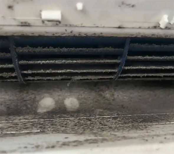 浠水空调吹的风有股烧焦味是怎么回事